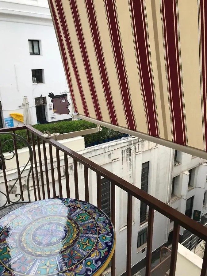 International Naples Bed and Breakfast 4*,