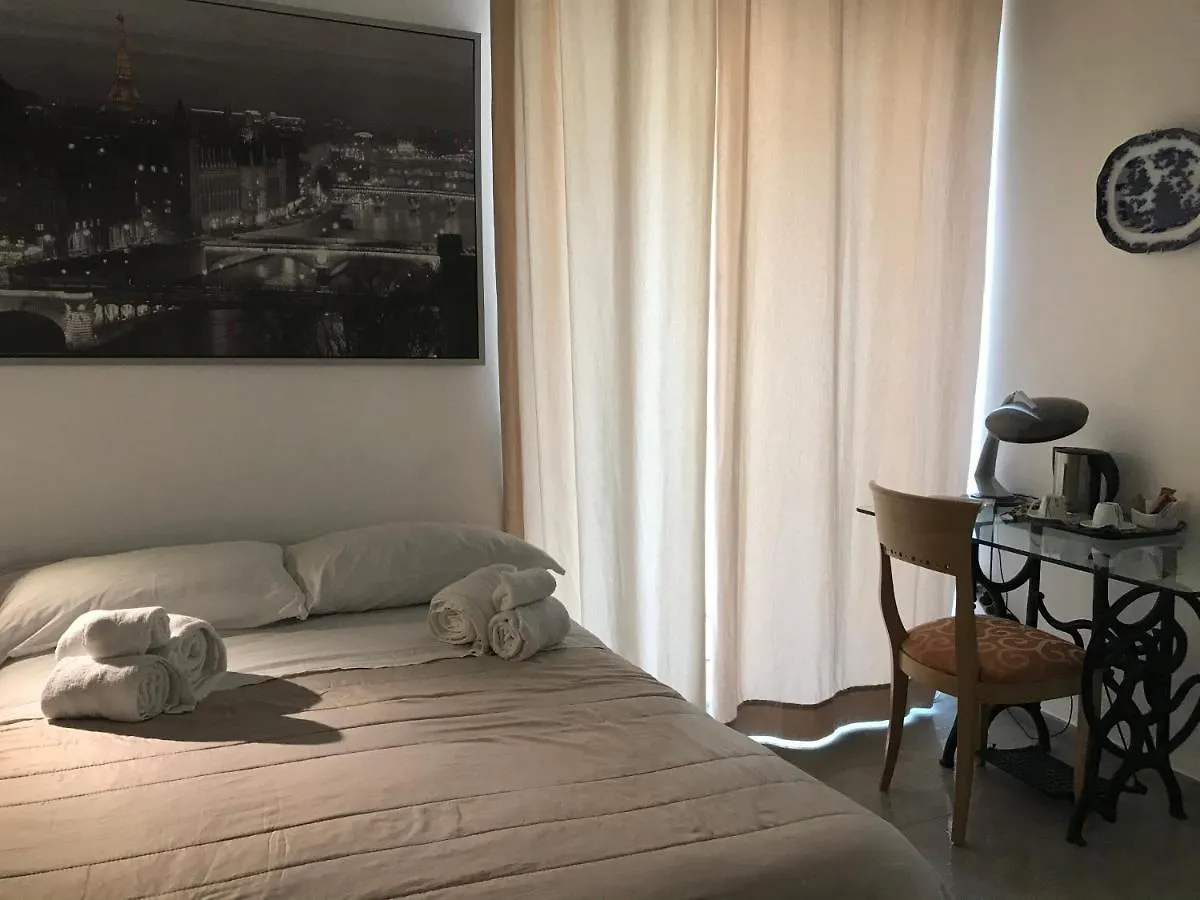 International Naples Bed and Breakfast 4*,