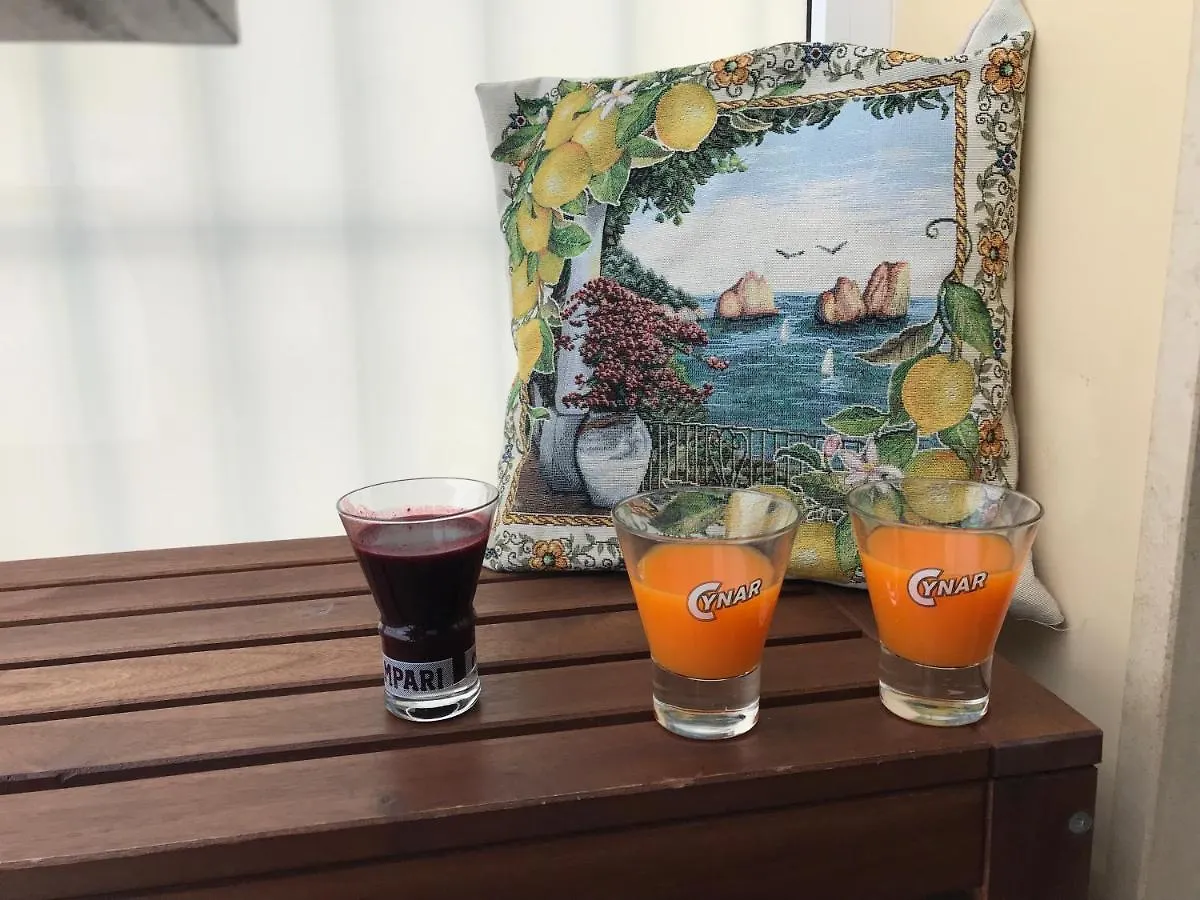 International Naples Bed and Breakfast 4*,