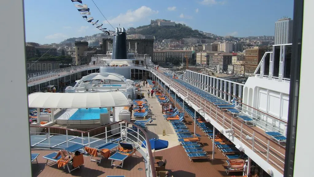 International Naples Bed and Breakfast 4*,